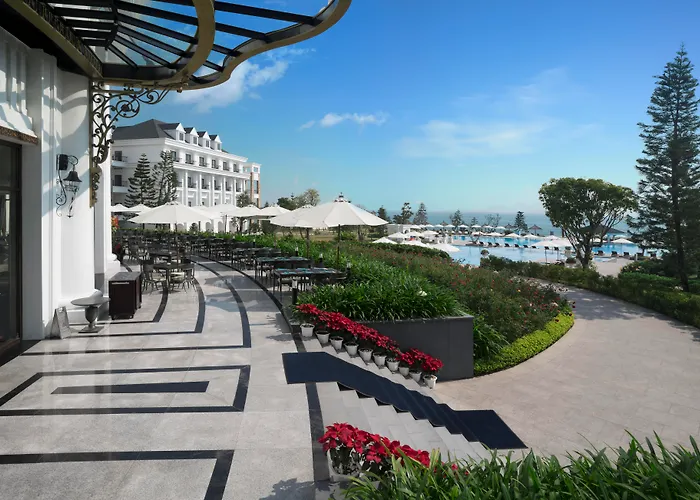 Khu nghỉ mát Vinpearl & 5*