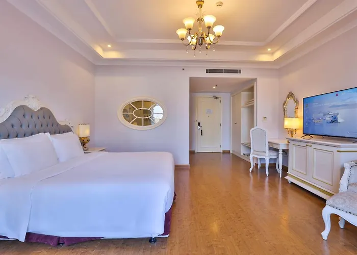 Khu nghỉ mát Vinpearl & Hạ Long