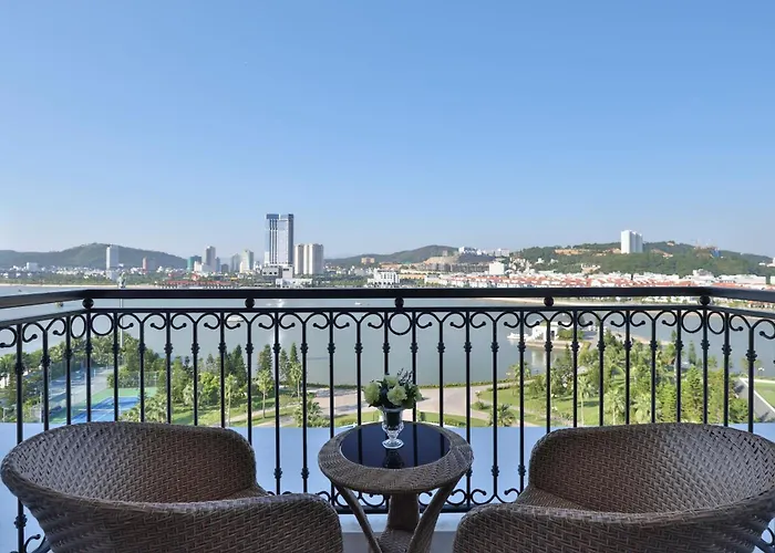 Vinpearl & Khu nghỉ mát 5*