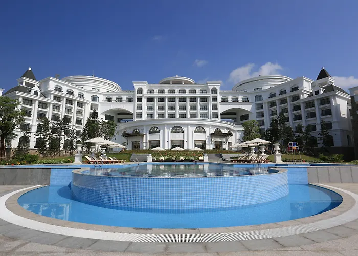 Vinpearl & Khu nghỉ mát Hạ Long