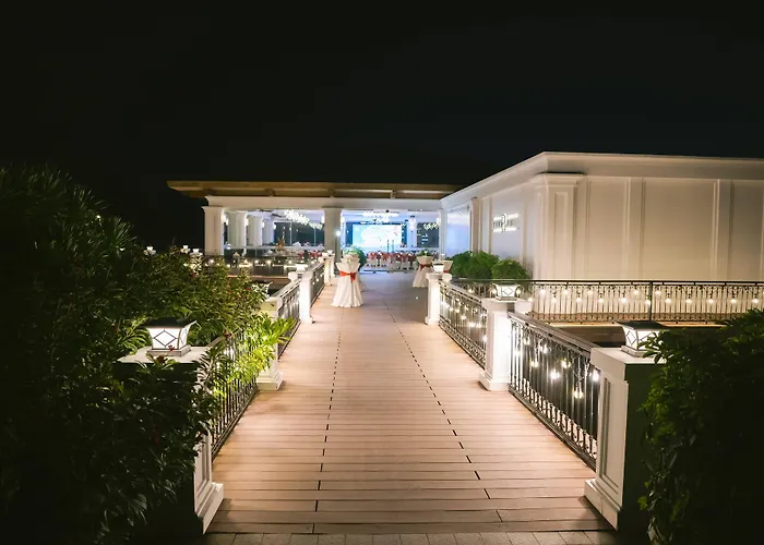 Khu nghỉ mát Vinpearl & Hạ Long
